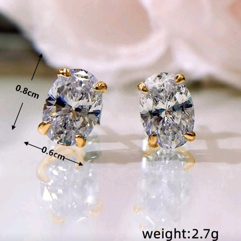 Elegant Gold and Silver Stud Earrings - Picture 4 of 4